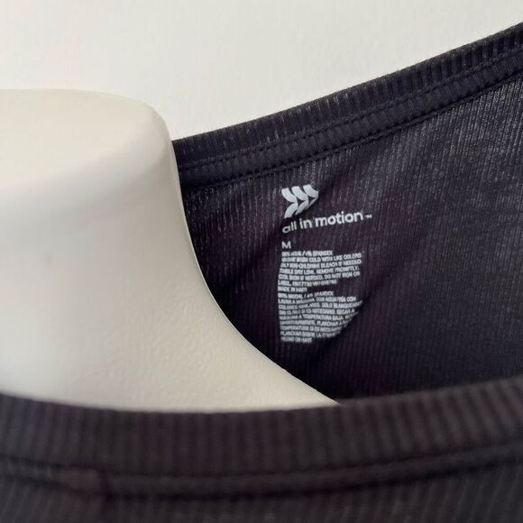 All in Motion Crossover Crop Top ribbed Long sleeve - Picture 3 of 5